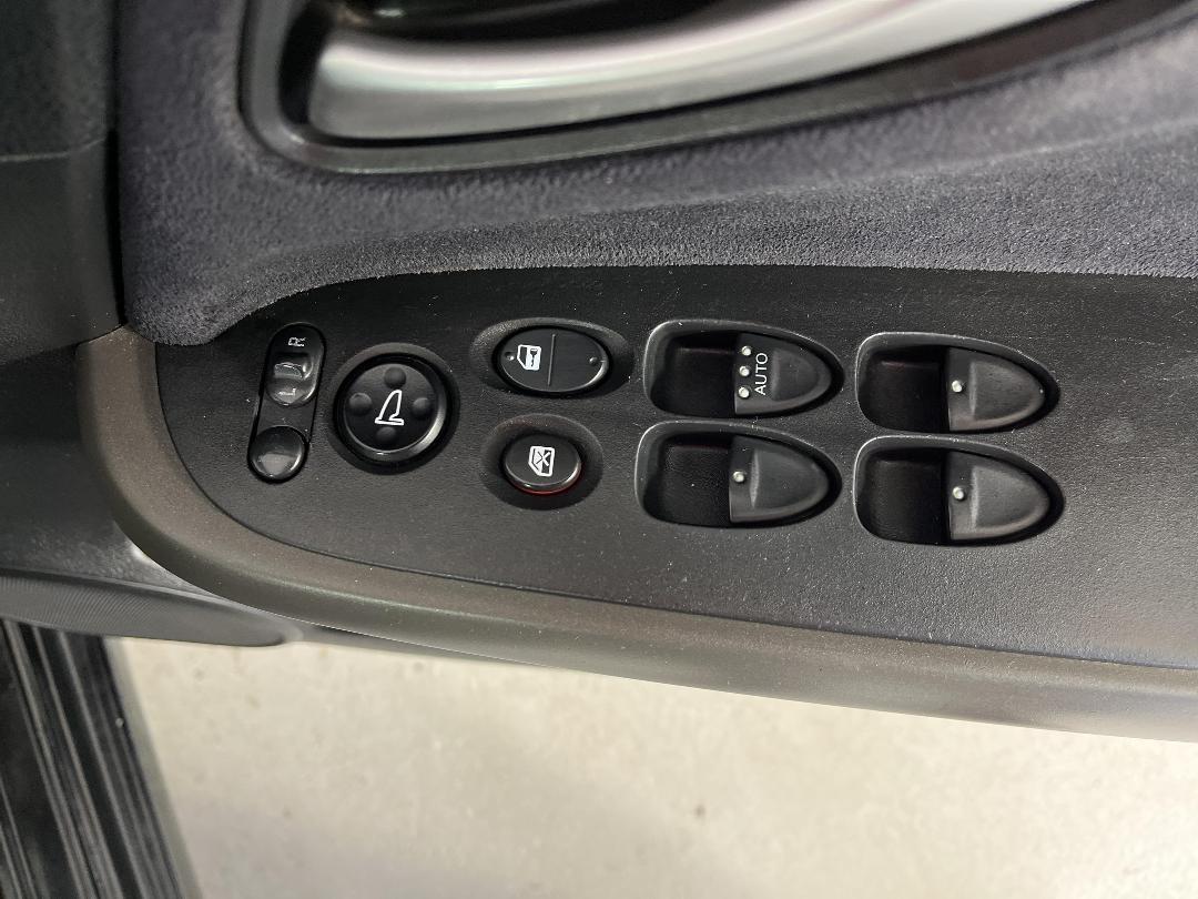 Photo '24' of Honda Stream Photo '24' of Honda Stream