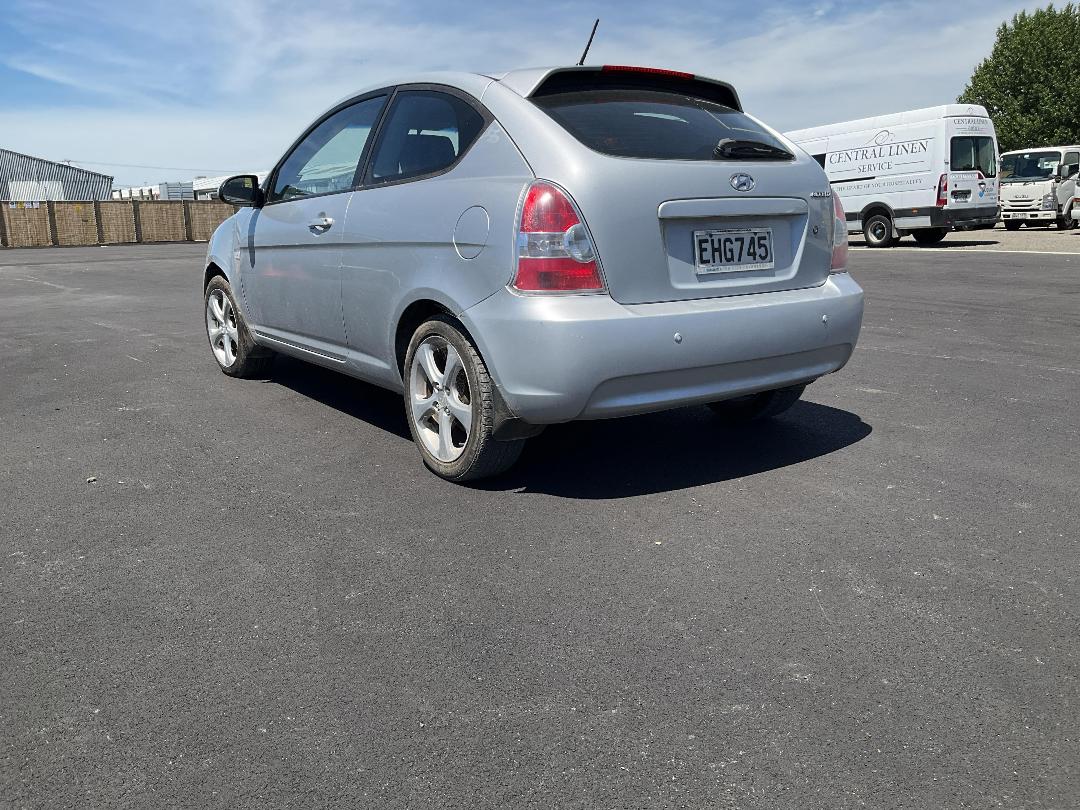 Photo '5' of Hyundai Accent Photo '5' of Hyundai Accent