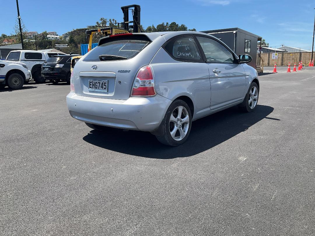 Photo '3' of Hyundai Accent Photo '3' of Hyundai Accent