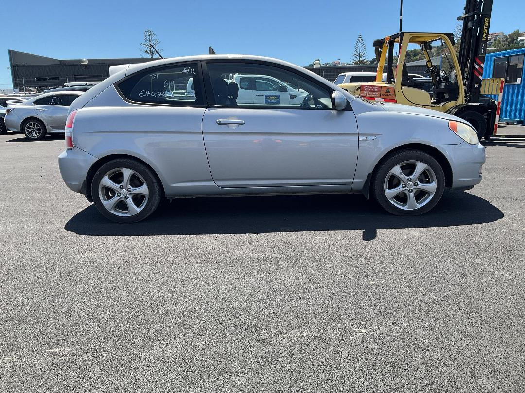 Photo '2' of Hyundai Accent Photo '2' of Hyundai Accent