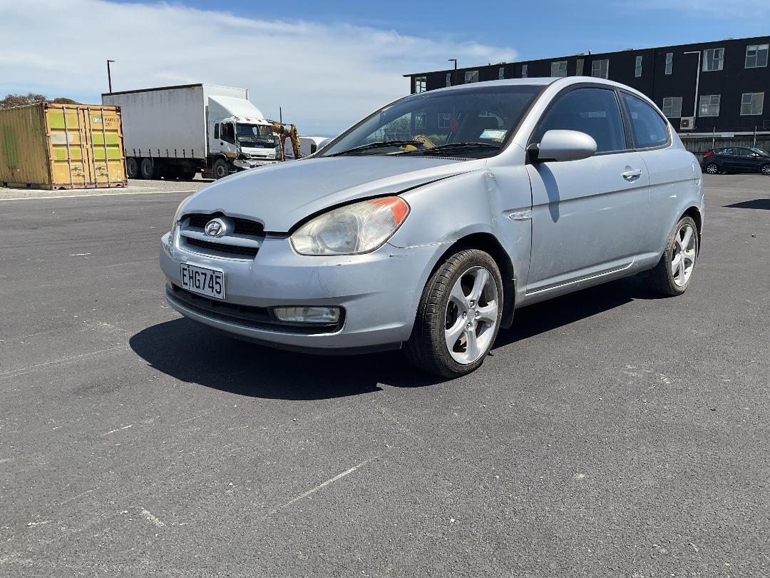 Photo '7' of Hyundai Accent Photo '7' of Hyundai Accent