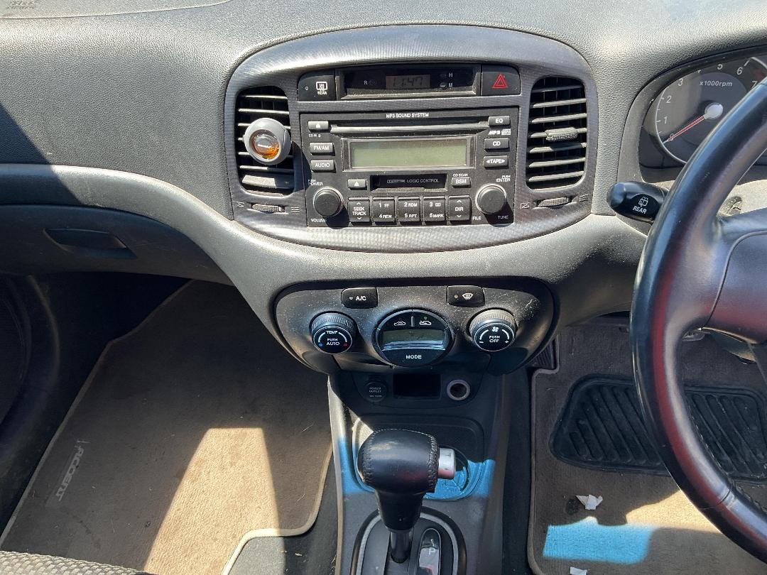 Photo '10' of Hyundai Accent Photo '10' of Hyundai Accent