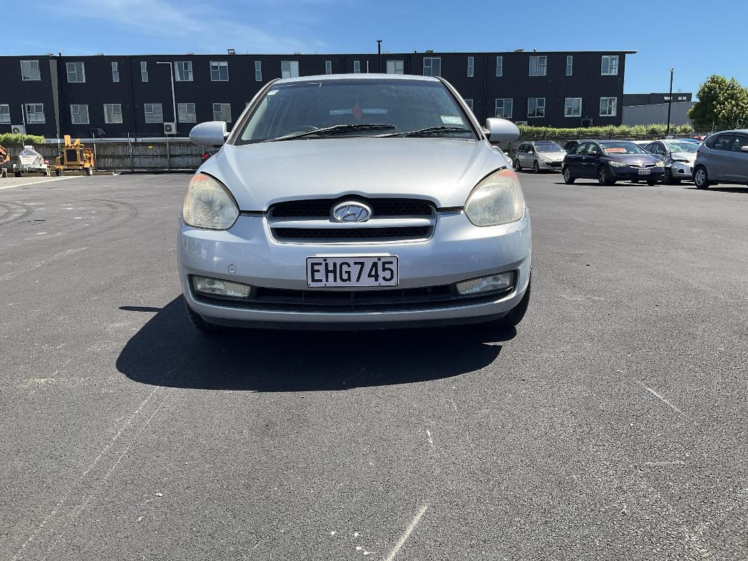 Photo '8' of Hyundai Accent Photo '8' of Hyundai Accent