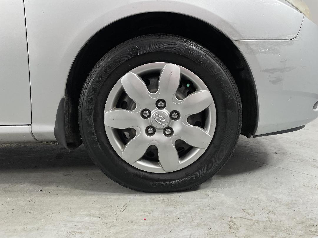 Photo '9' of Hyundai Elantra Photo '9' of Hyundai Elantra