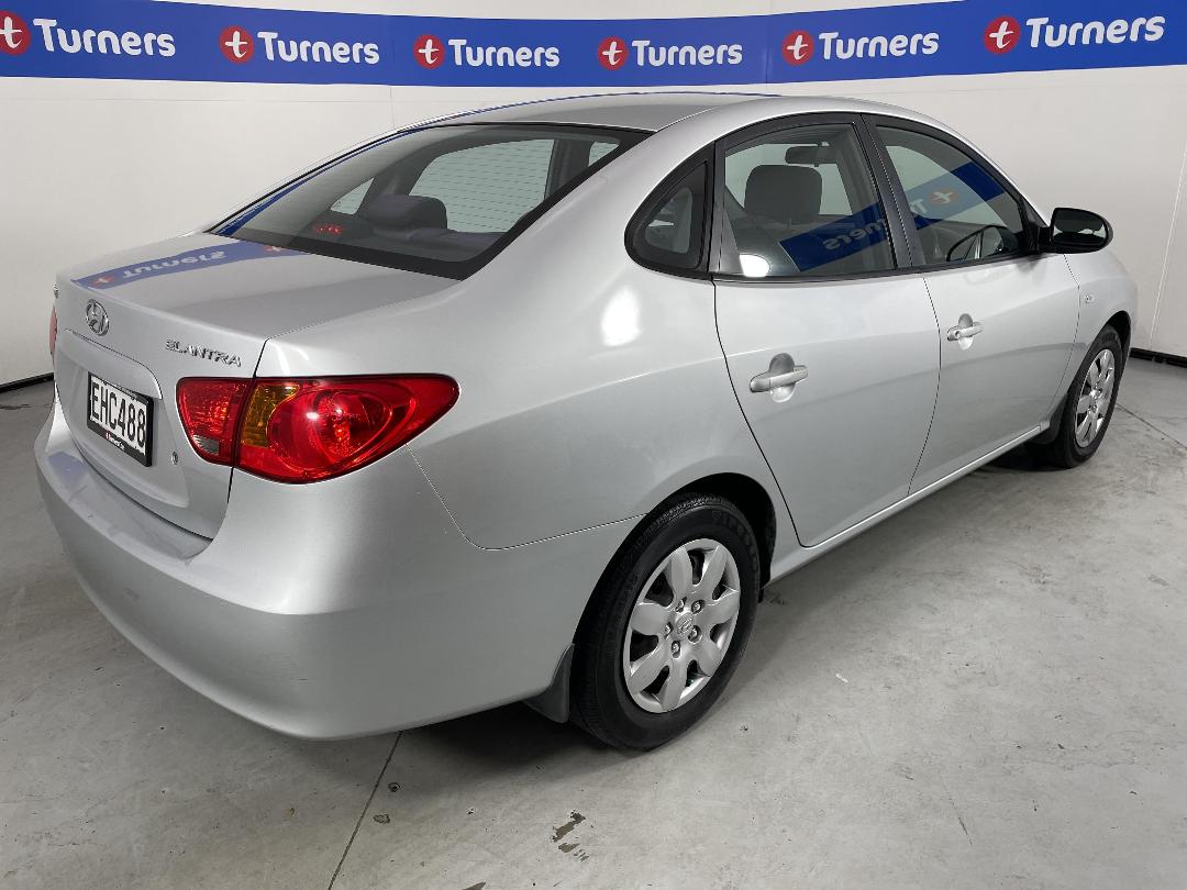 Photo '7' of Hyundai Elantra Photo '7' of Hyundai Elantra