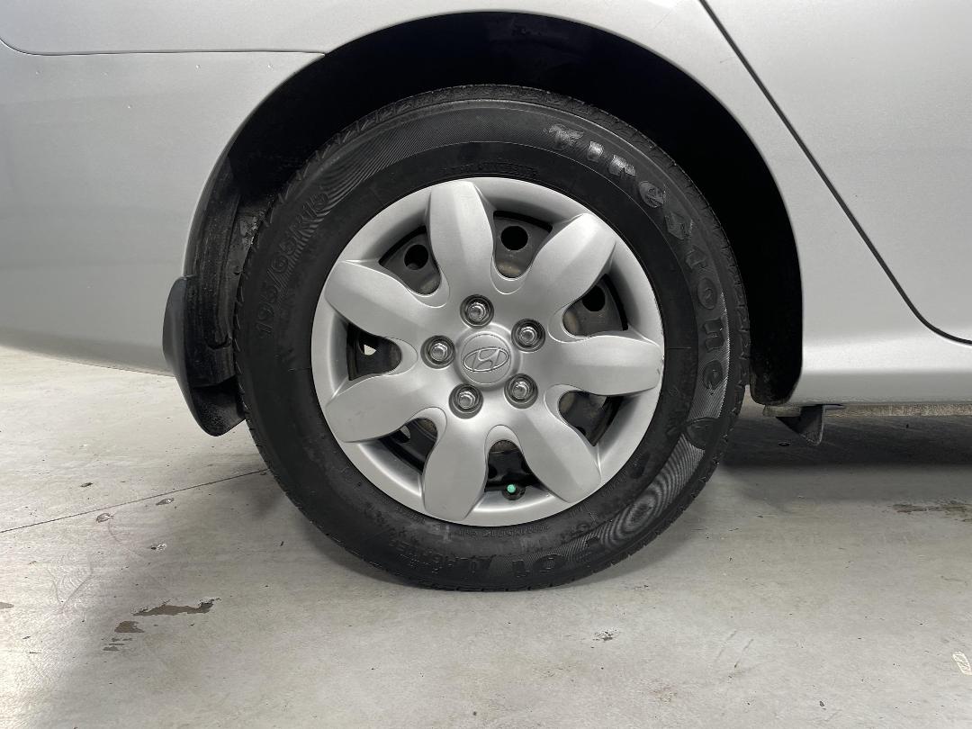 Photo '12' of Hyundai Elantra Photo '12' of Hyundai Elantra