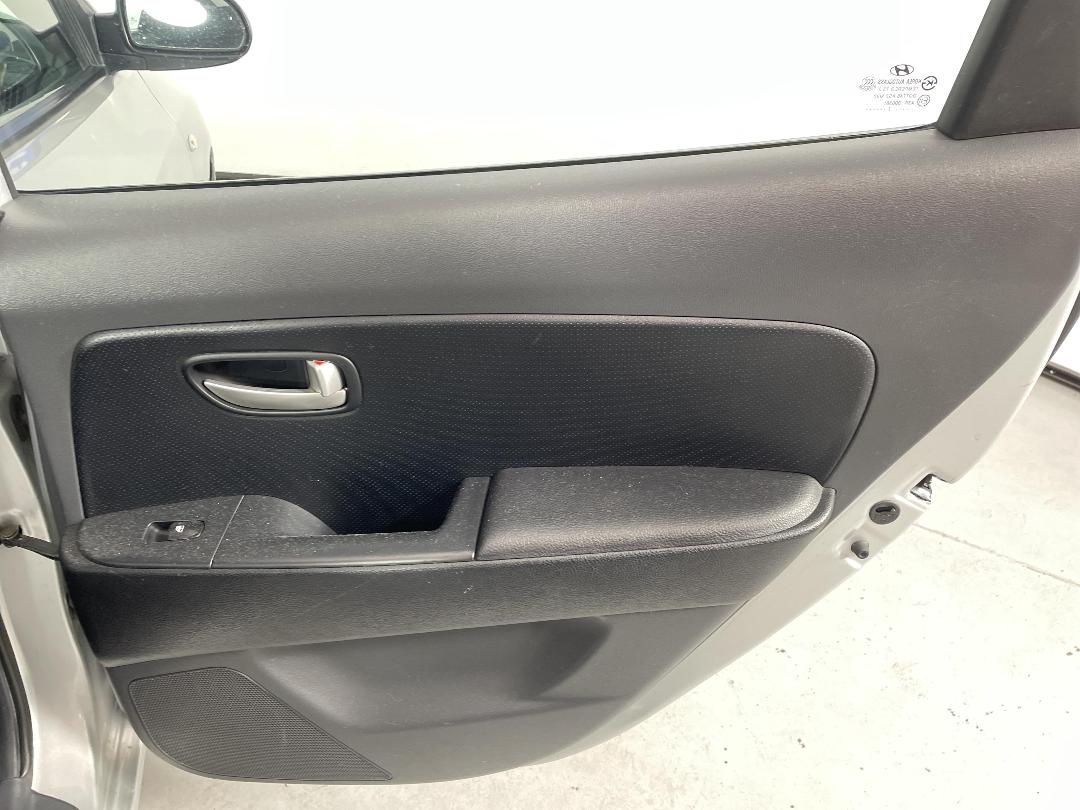 Photo '19' of Hyundai Elantra Photo '19' of Hyundai Elantra