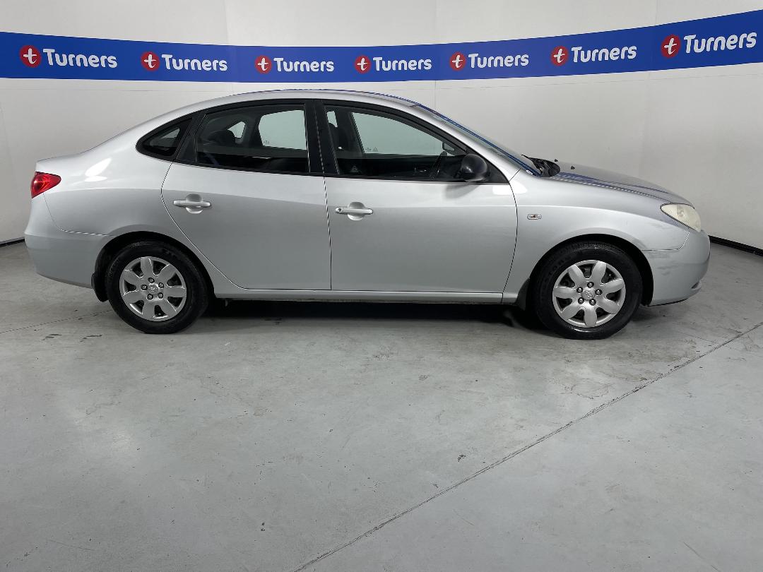 Photo '23' of Hyundai Elantra Photo '23' of Hyundai Elantra