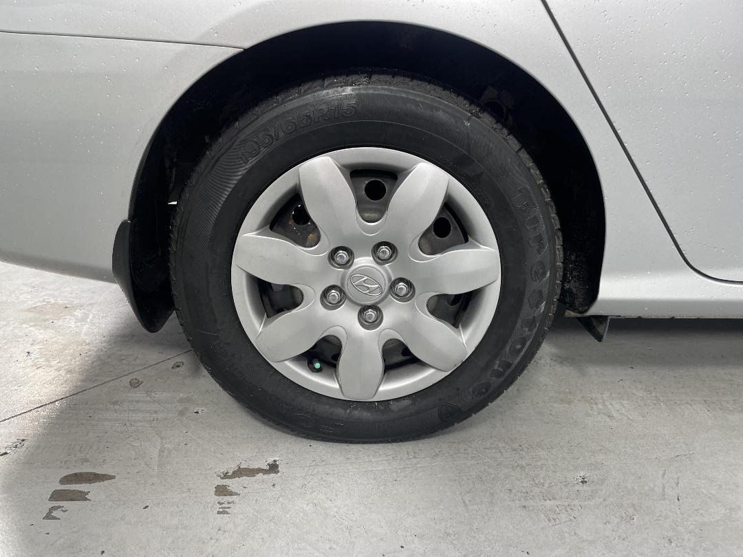 Photo '12' of Hyundai Elantra