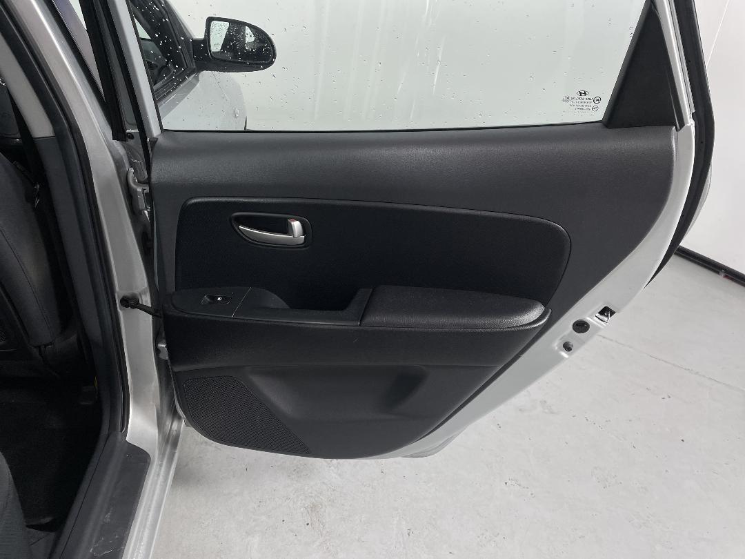 Photo '19' of Hyundai Elantra