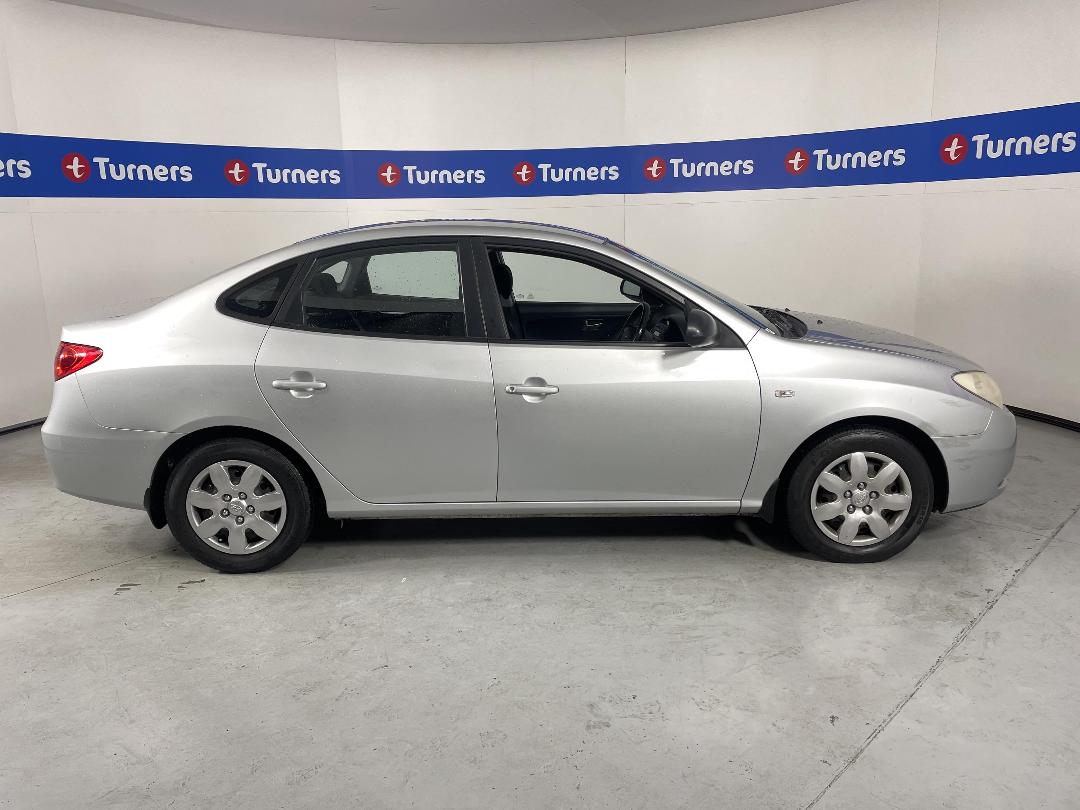 Photo '24' of Hyundai Elantra