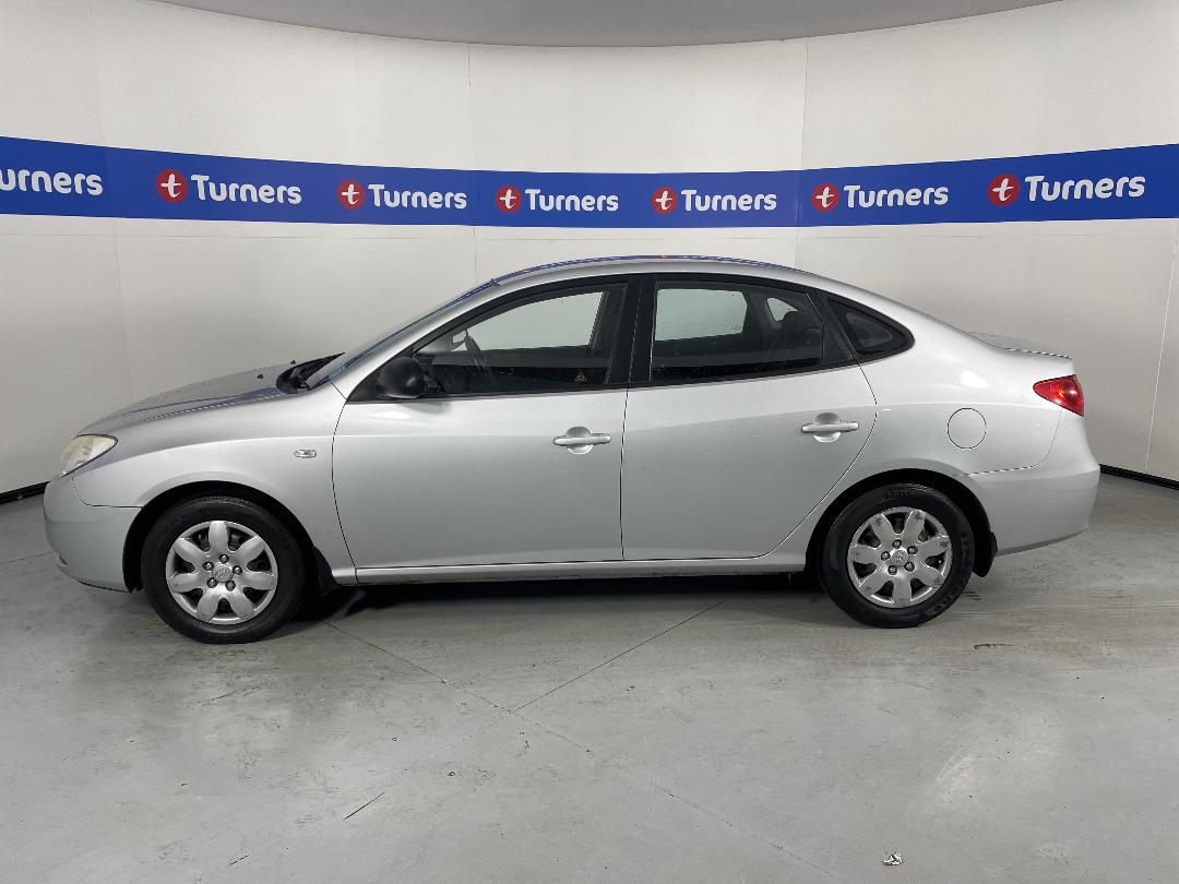 Photo '23' of Hyundai Elantra