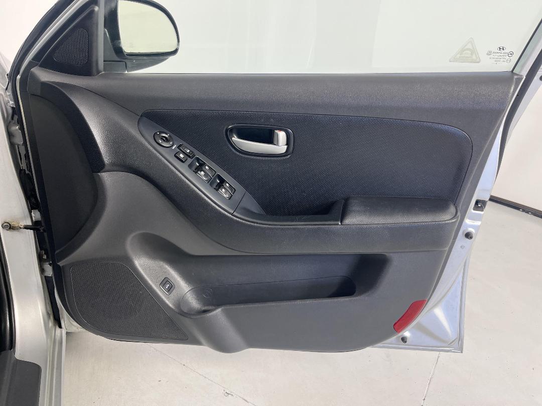 Photo '15' of Hyundai Elantra