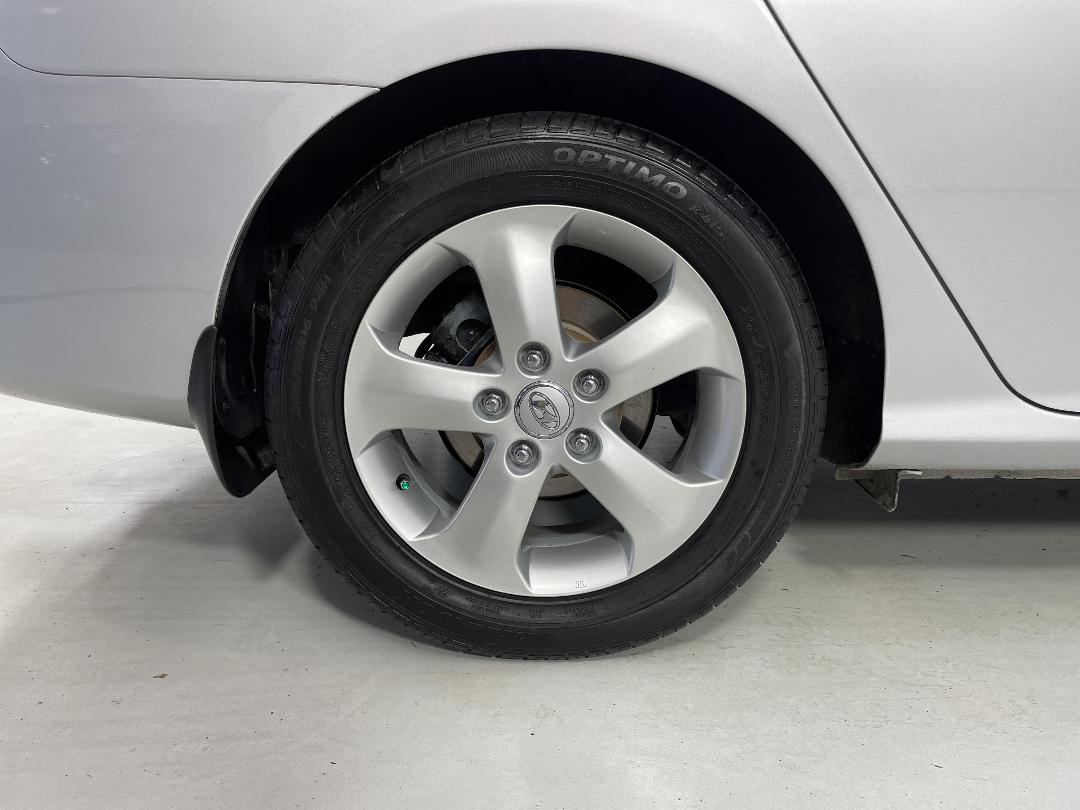 Photo '12' of Hyundai Elantra