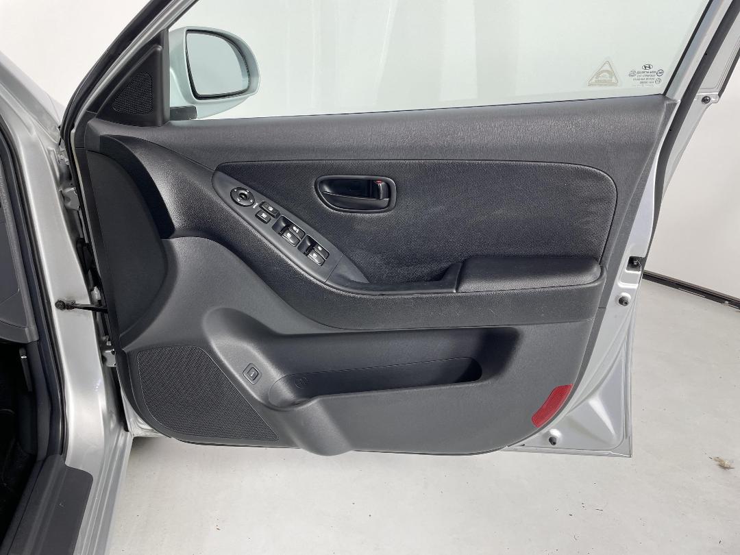 Photo '15' of Hyundai Elantra