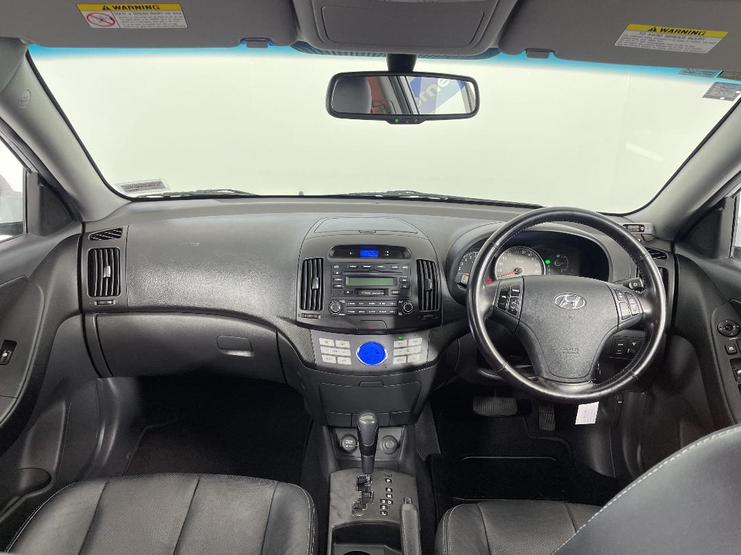 Photo '17' of Hyundai Elantra