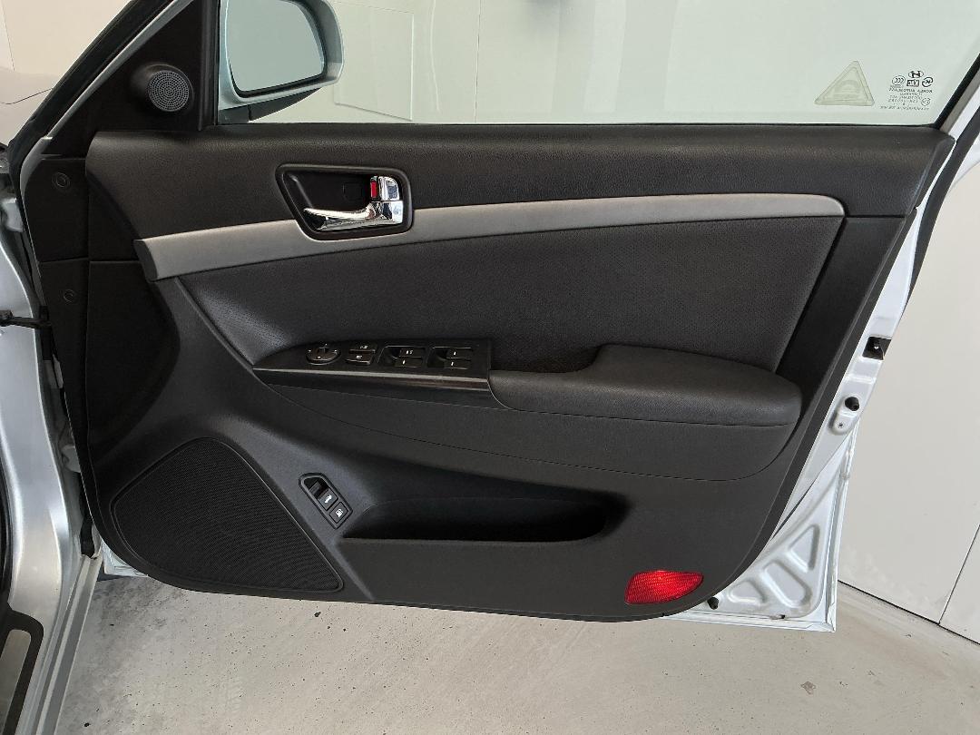 Photo '15' of Hyundai Sonata