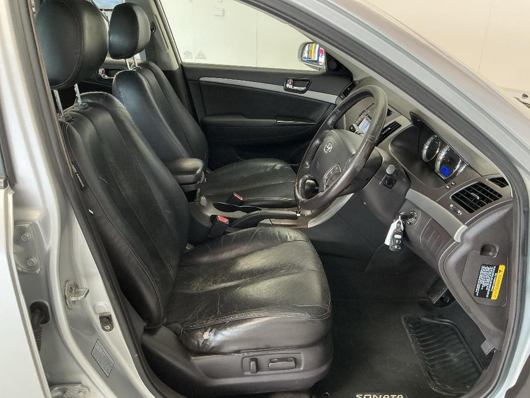 Photo '16' of Hyundai Sonata