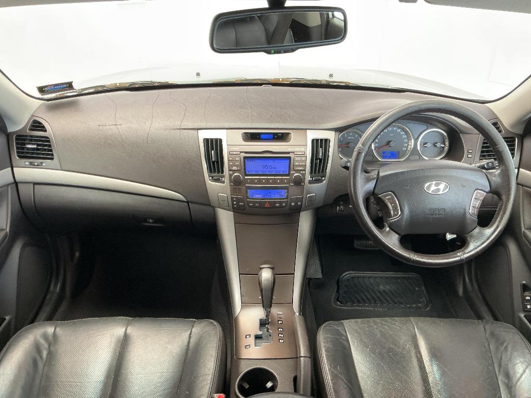 Photo '17' of Hyundai Sonata