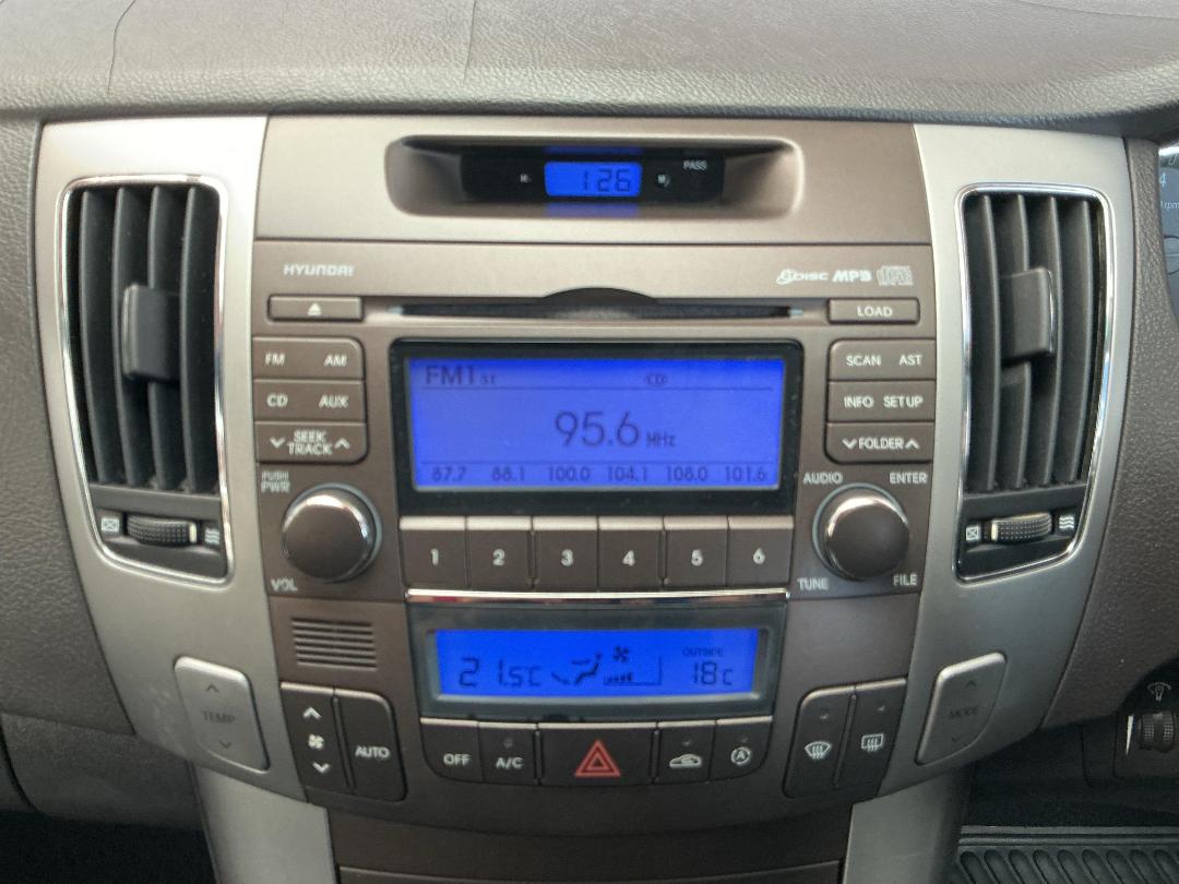 Photo '18' of Hyundai Sonata