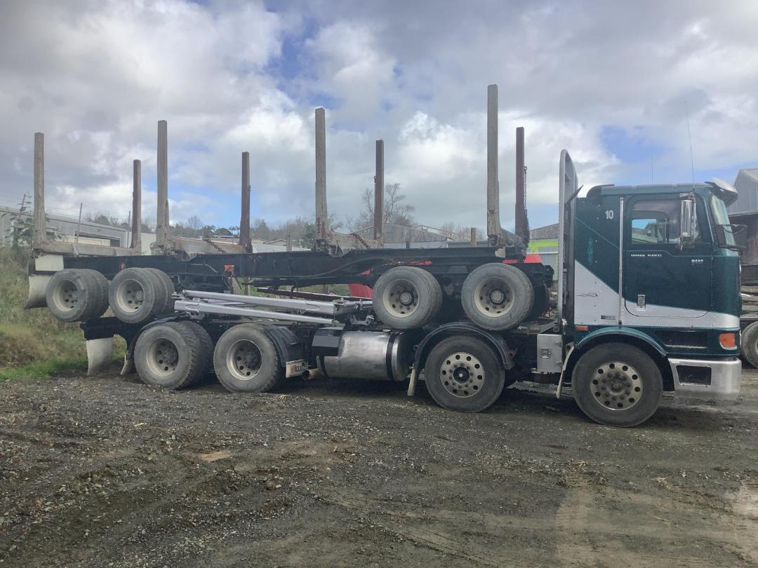 Photo '3' of International 9800 Logger Photo '3' of International 9800 Logger