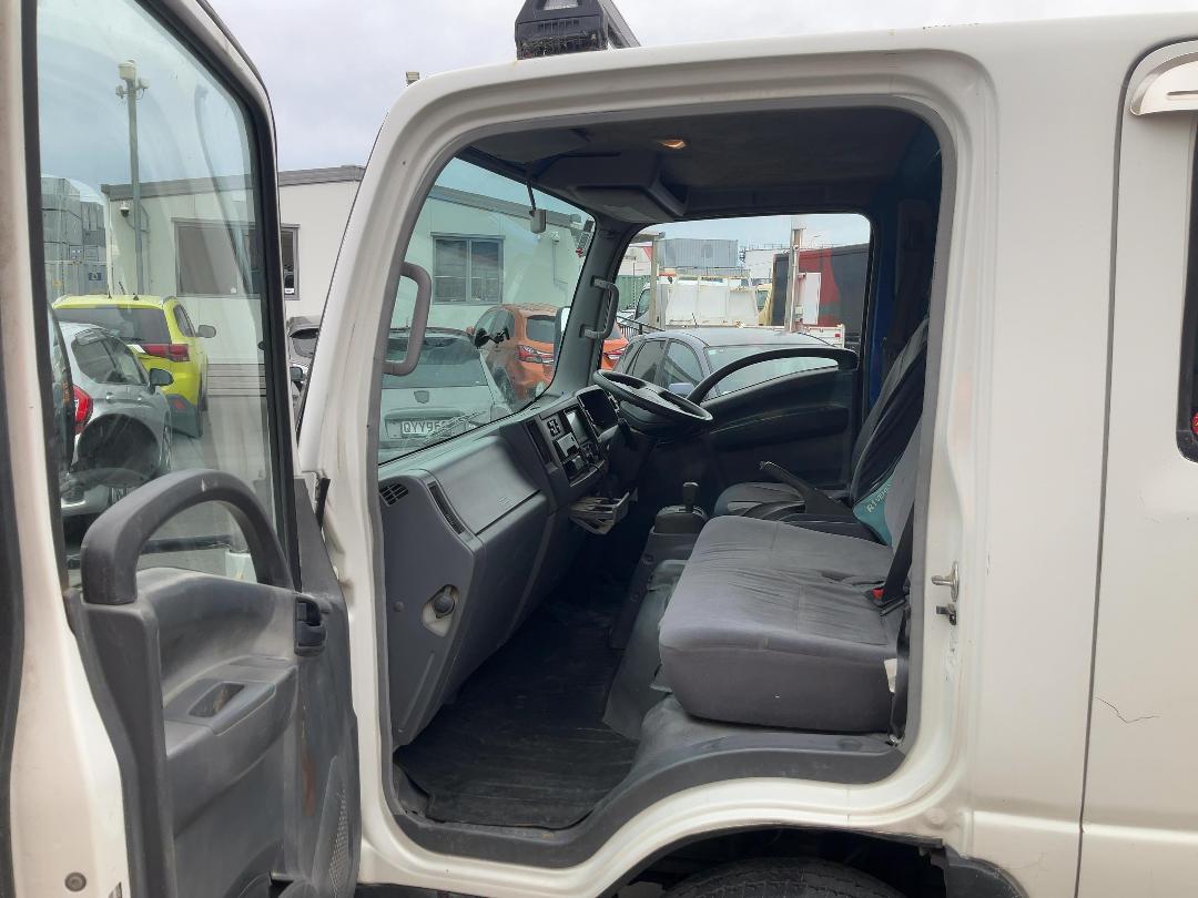 Photo '19' of Isuzu ELF NPR85AR Double Cab - Flat Deck