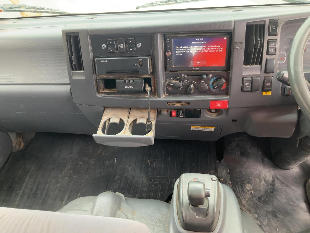 Photo '27' of Isuzu ELF NPR85AR Double Cab - Flat Deck