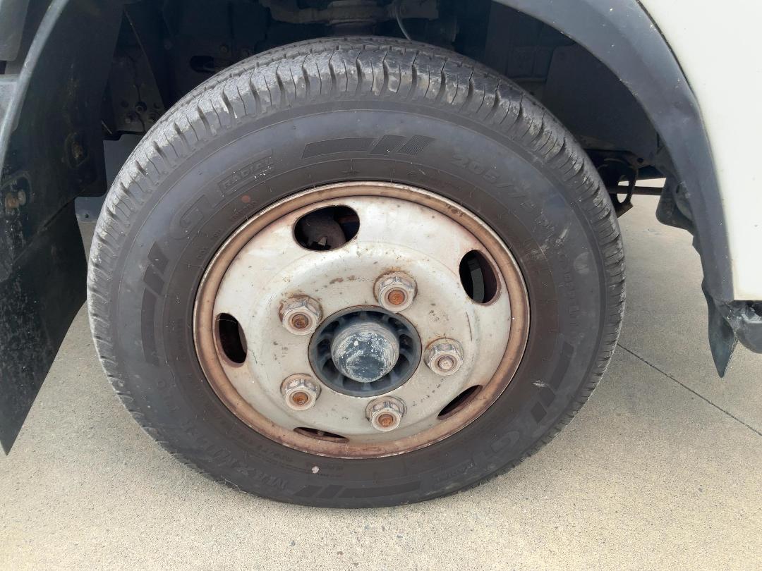 Photo '39' of Isuzu ELF NPR85AR Double Cab - Flat Deck