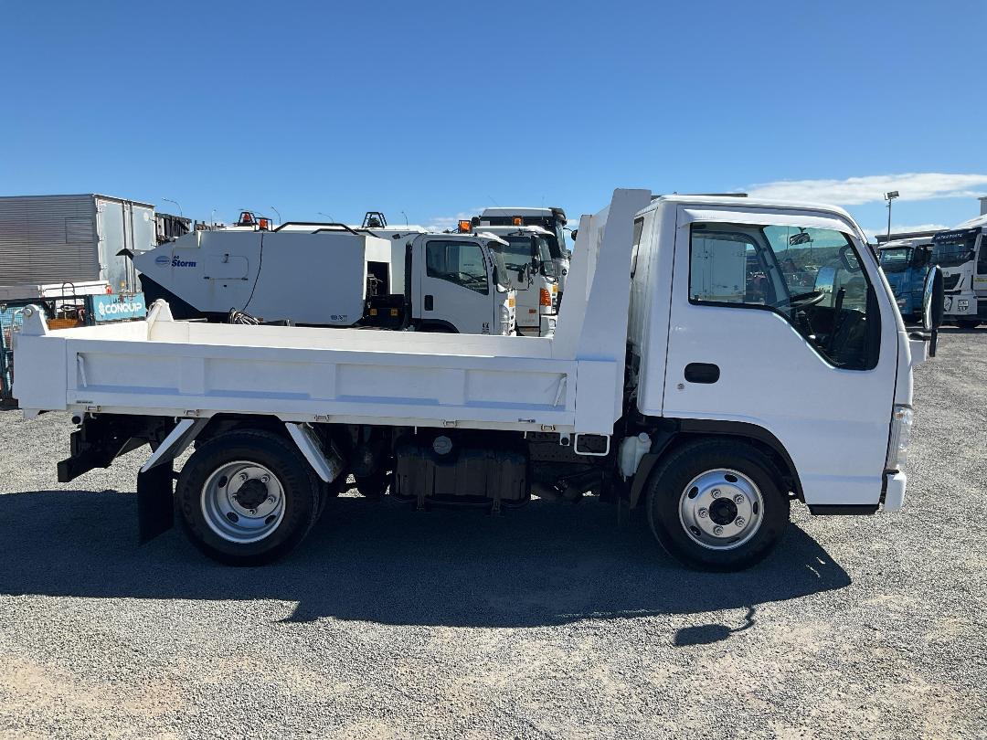 Photo '3' of Isuzu ELF Tipper Photo '3' of Isuzu ELF Tipper