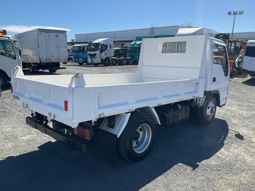 Photo '4' of Isuzu ELF Tipper Photo '4' of Isuzu ELF Tipper