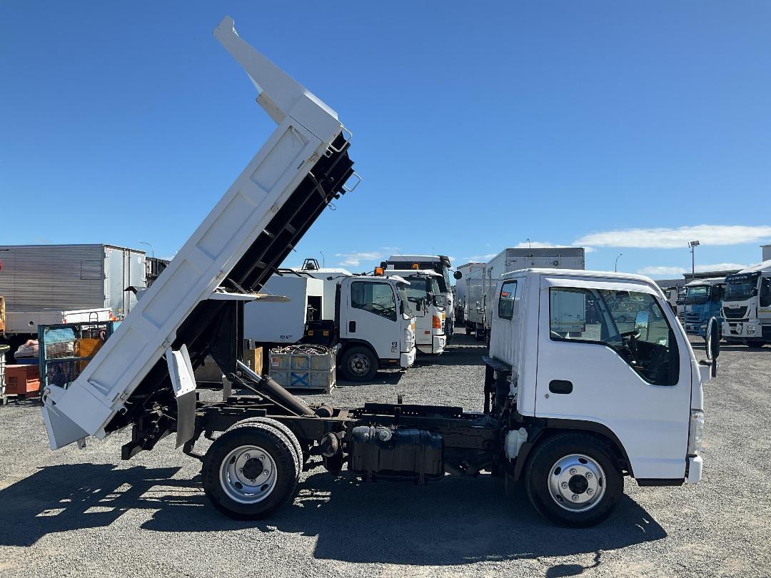 Photo '10' of Isuzu ELF Tipper Photo '10' of Isuzu ELF Tipper