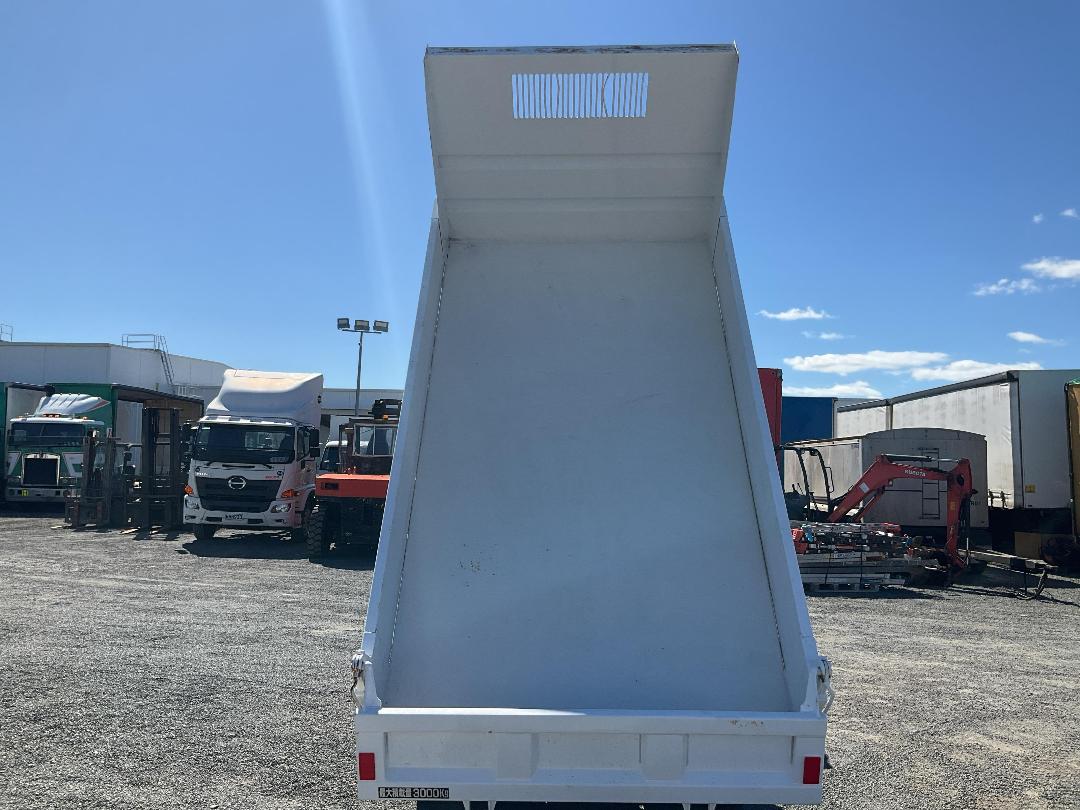 Photo '11' of Isuzu ELF Tipper Photo '11' of Isuzu ELF Tipper