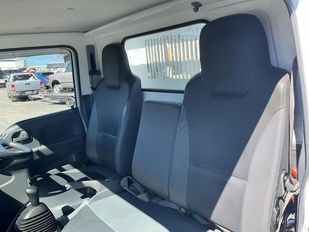 Photo '26' of Isuzu ELF Tipper Photo '26' of Isuzu ELF Tipper