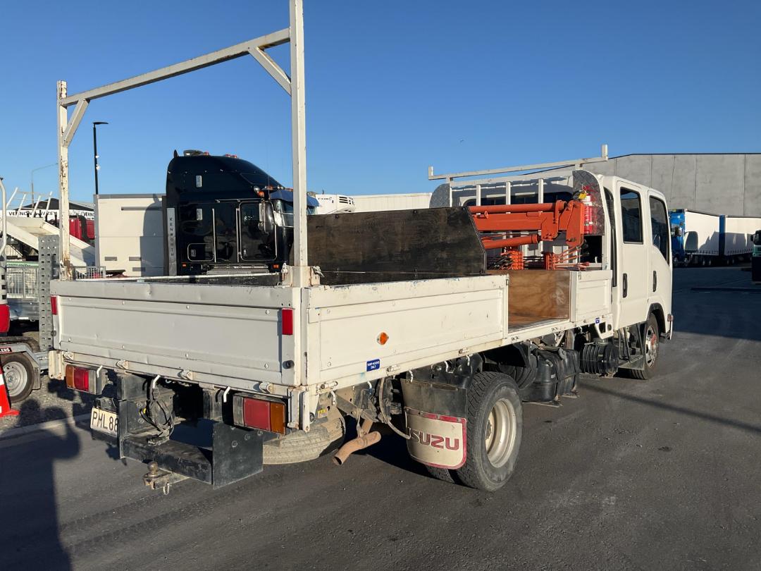 Photo '4' of Isuzu ELF Flat Deck Crane