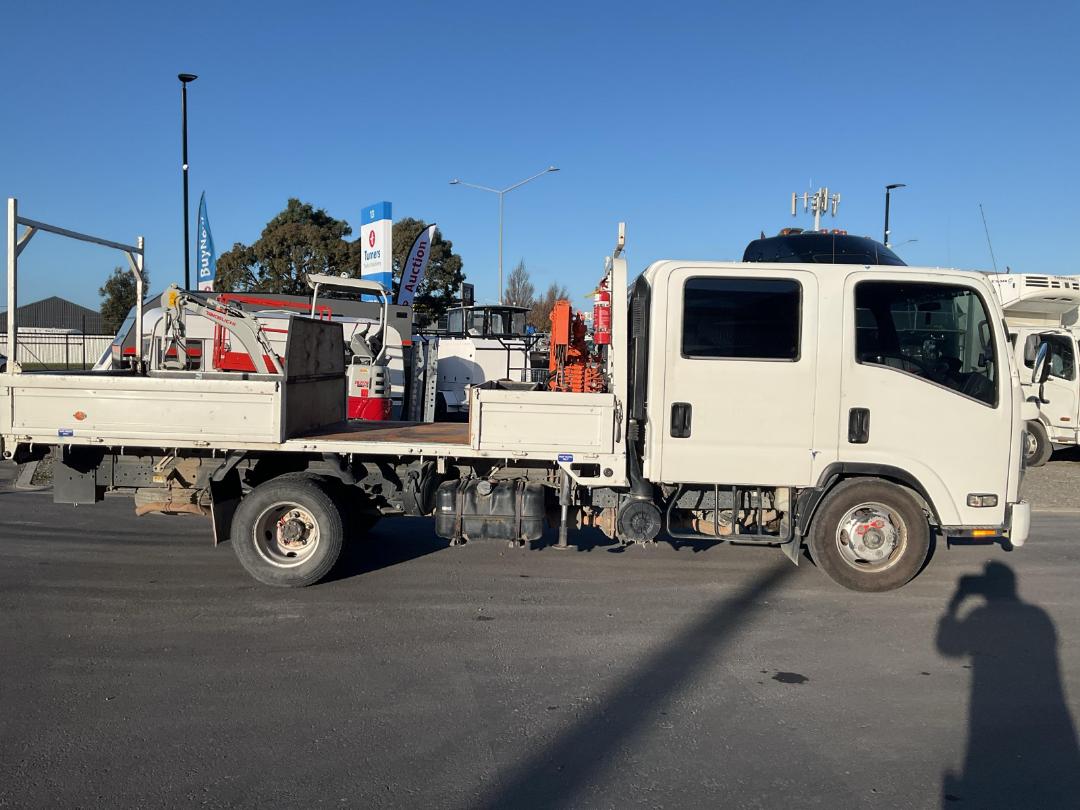 Photo '3' of Isuzu ELF Flat Deck Crane