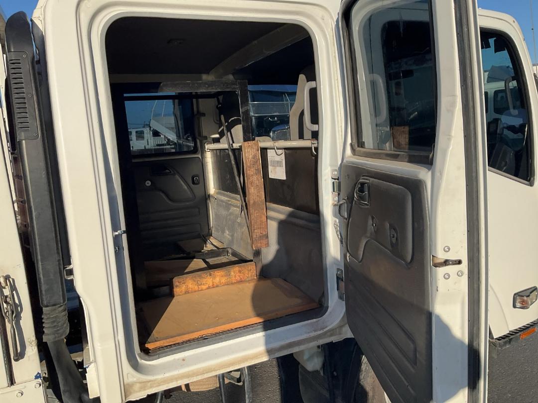 Photo '18' of Isuzu ELF Flat Deck Crane