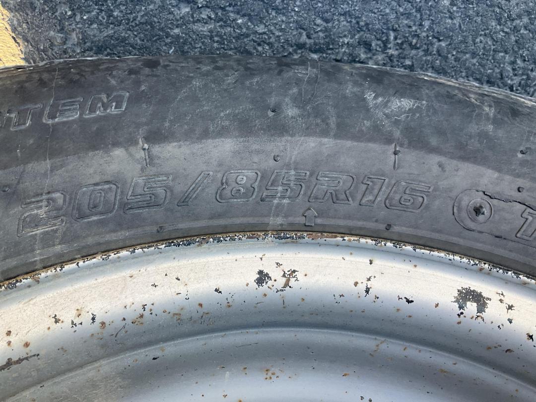 Photo '24' of Isuzu ELF Flat Deck Crane