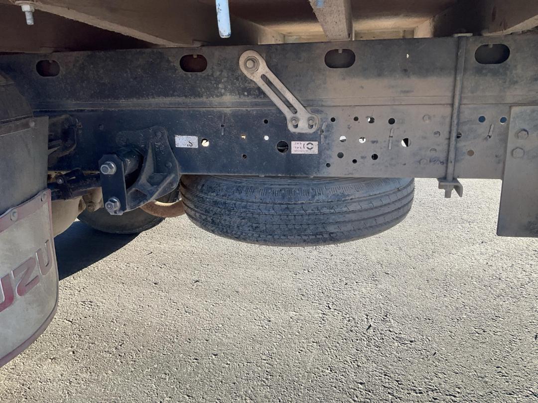 Photo '23' of Isuzu ELF Flat Deck Crane