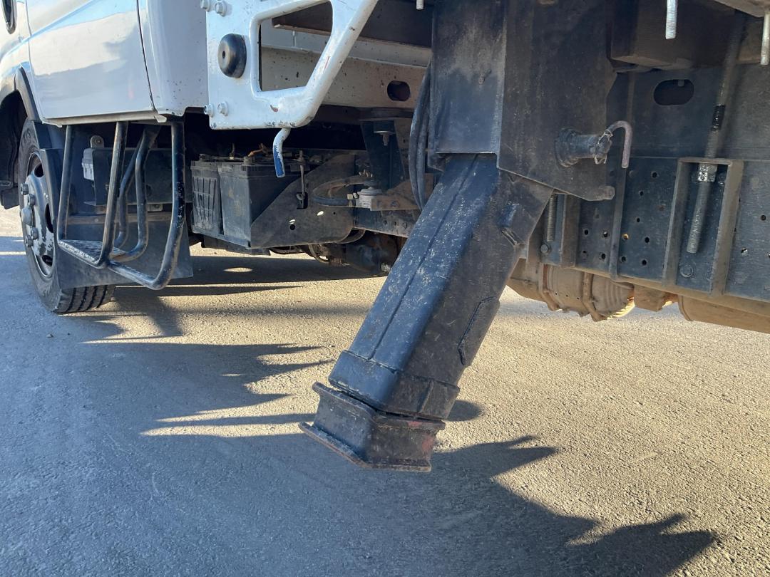 Photo '25' of Isuzu ELF Flat Deck Crane