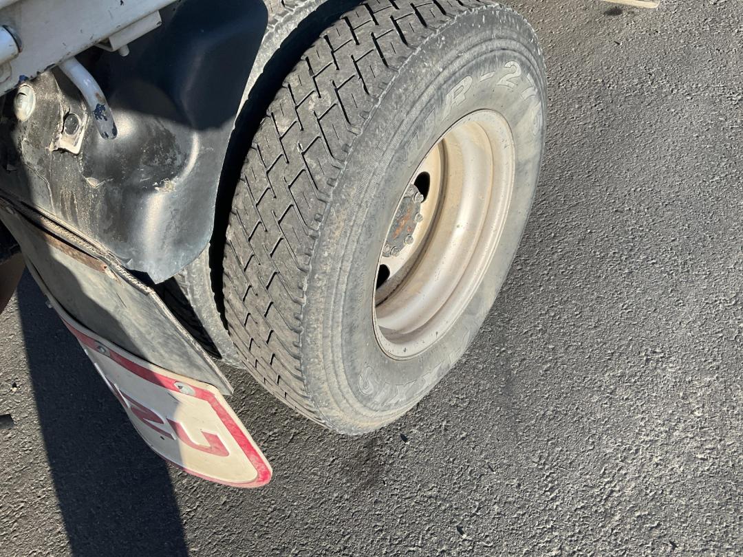 Photo '22' of Isuzu ELF Flat Deck Crane