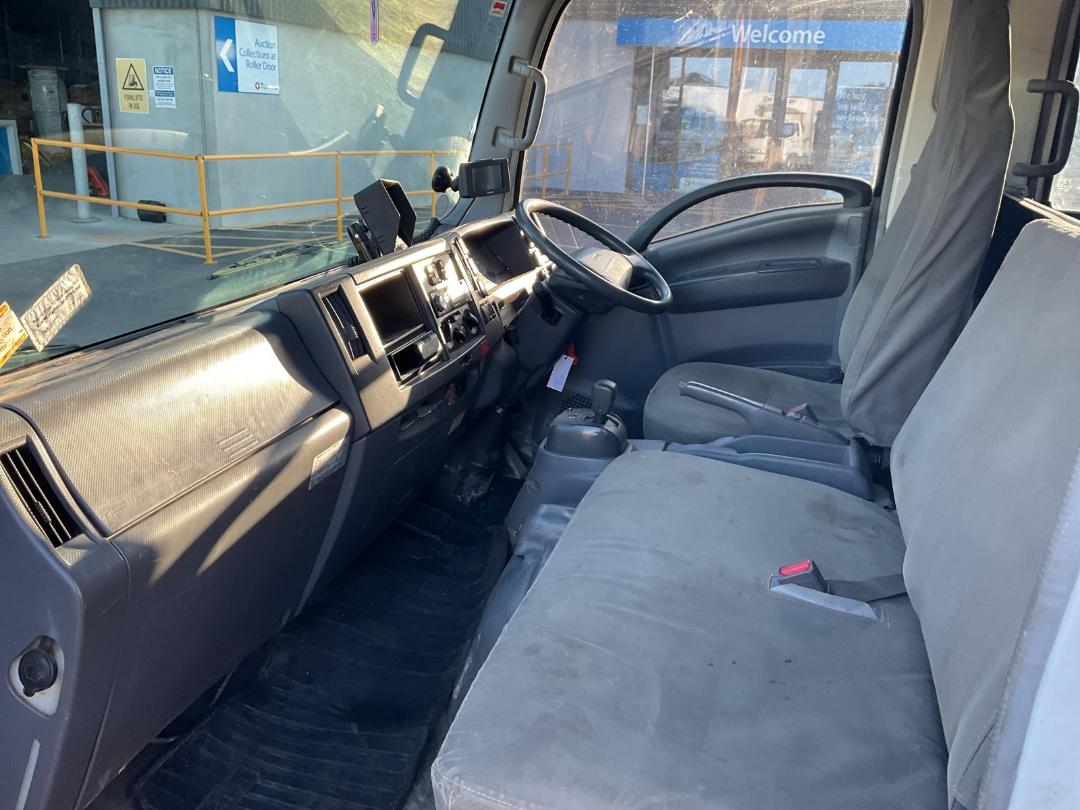 Photo '29' of Isuzu ELF Flat Deck Crane