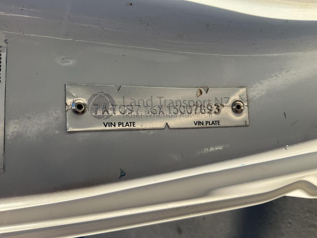 Photo '31' of Isuzu ELF Flat Deck Crane