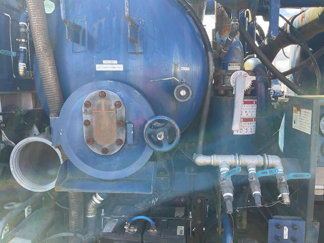 Photo '32' of Isuzu ELF Sucker/Vacuum