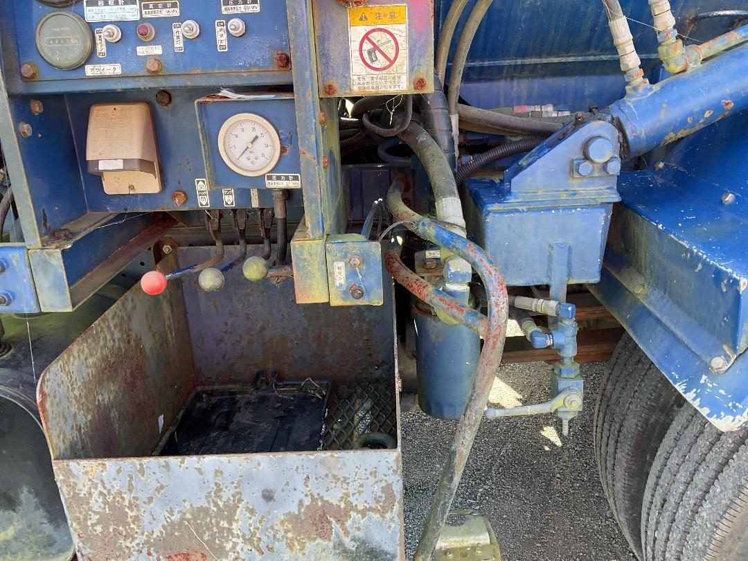 Photo '33' of Isuzu ELF Sucker/Vacuum