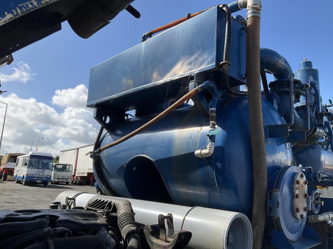 Photo '38' of Isuzu ELF Sucker/Vacuum