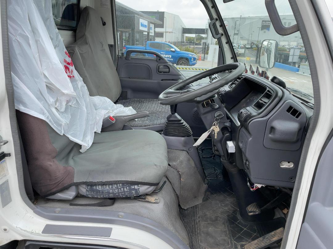 Photo '12' of Isuzu NKR 300M Gas Bottle Truck