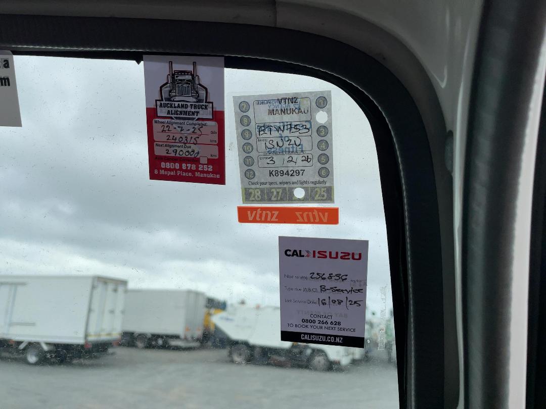 Photo '32' of Isuzu NKR 300M Gas Bottle Truck