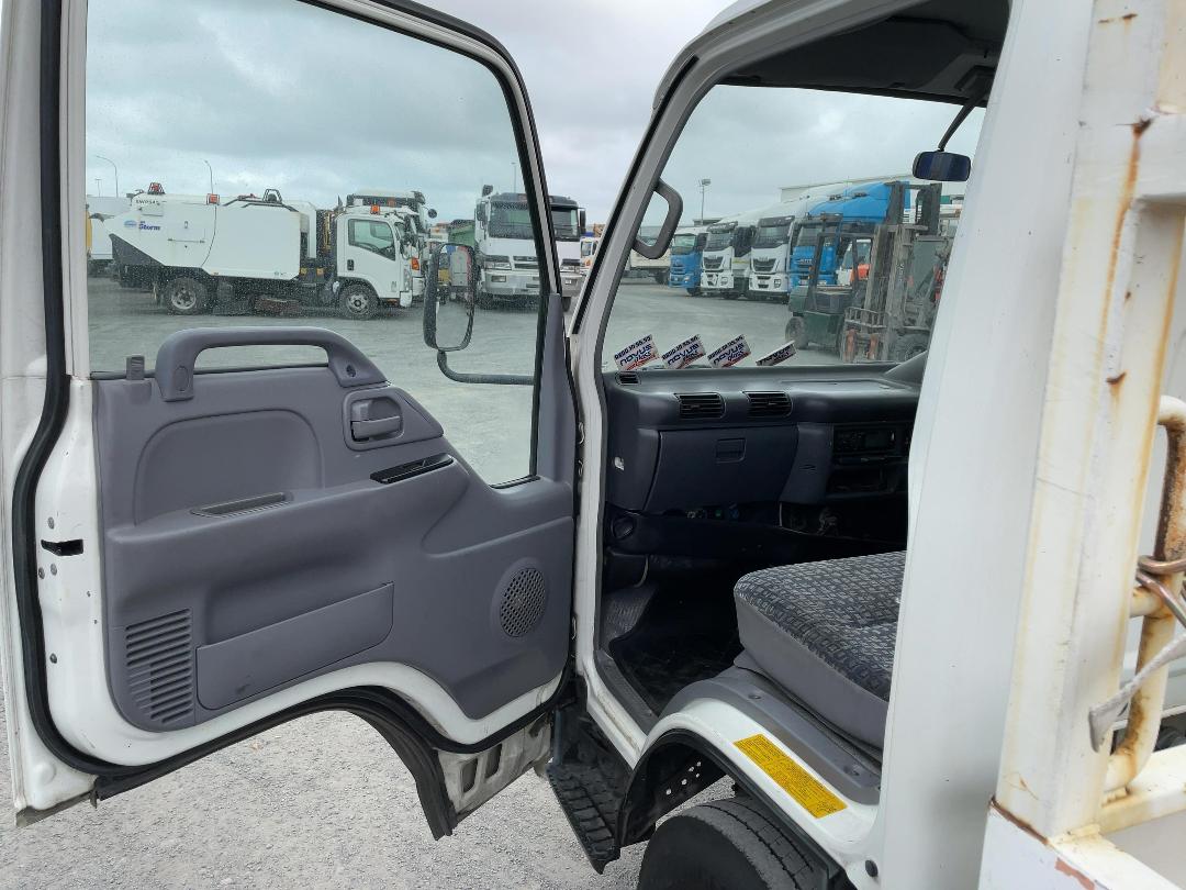 Photo '20' of Isuzu NKR 300M Gas Bottle Truck