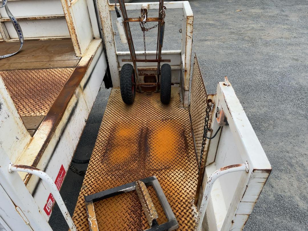 Photo '26' of Isuzu NKR 300M Gas Bottle Truck