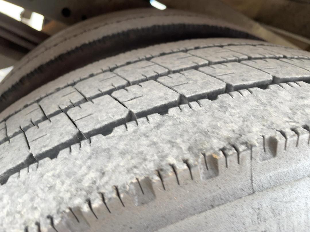 Photo '38' of Isuzu NKR 300M Gas Bottle Truck